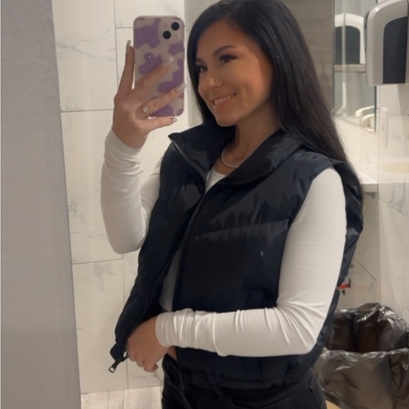 Meet your Posher, Adrianna - Picture 3 of 4